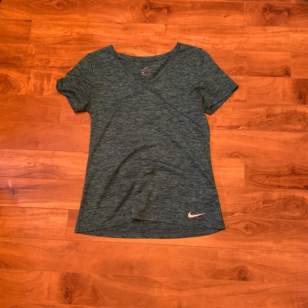 Nike dry fit shirt! Great condition :)